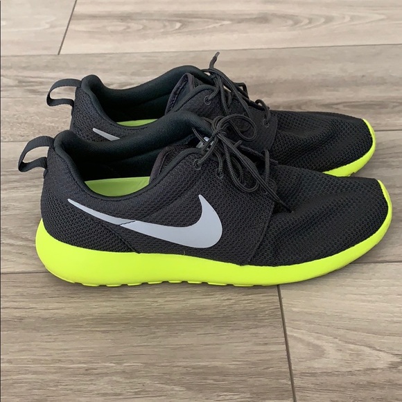 nike roshe size 16